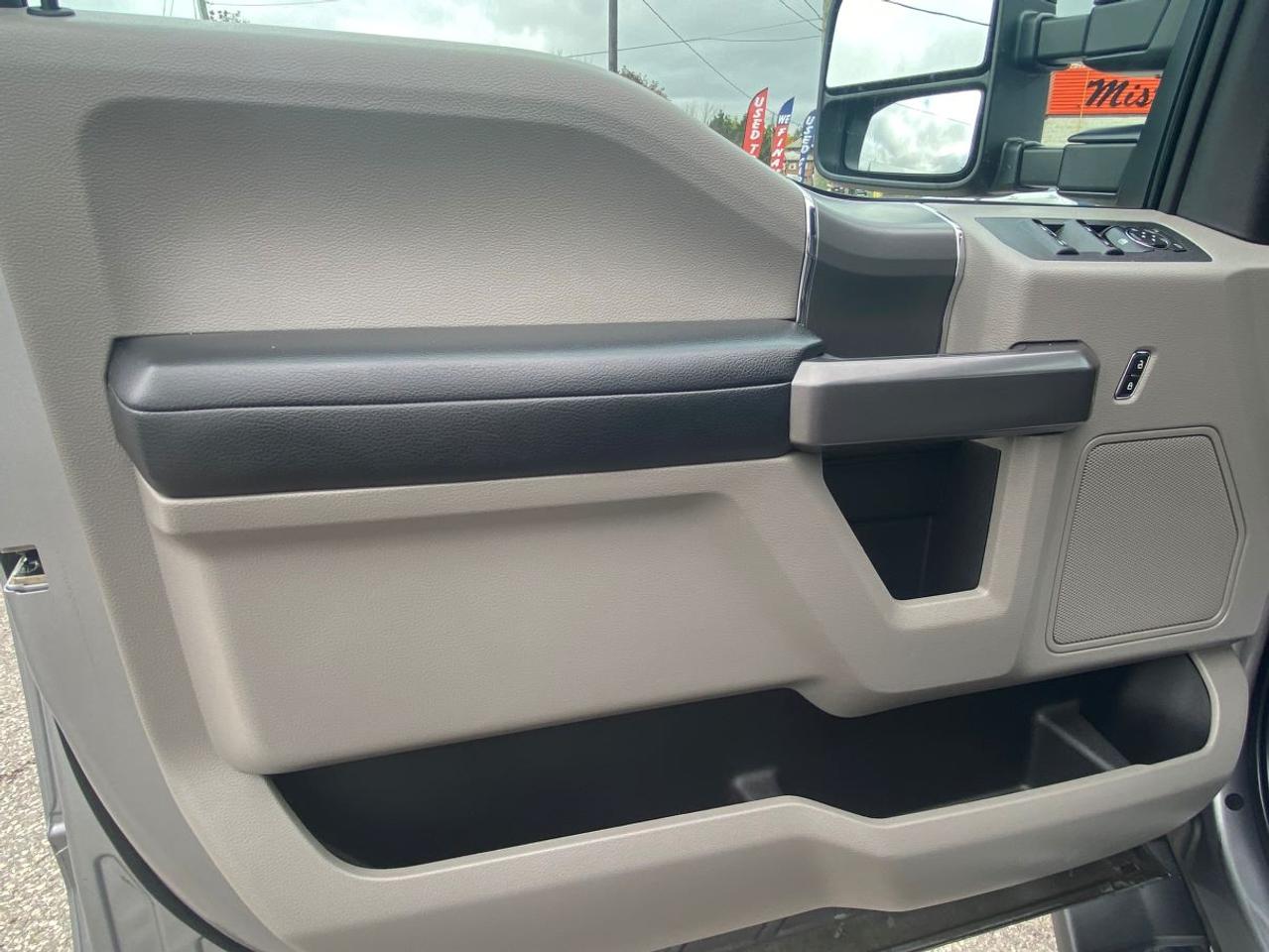 2020 Ford F-150 XLT CREW CAB WITH XTR PACKAGE!! Photo
