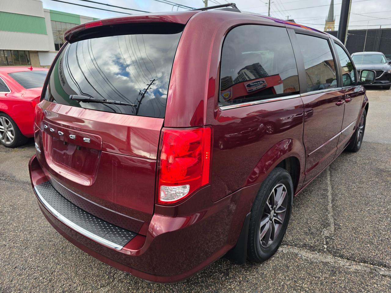 2017 Dodge Grand Caravan SXT Premium Plus Photo