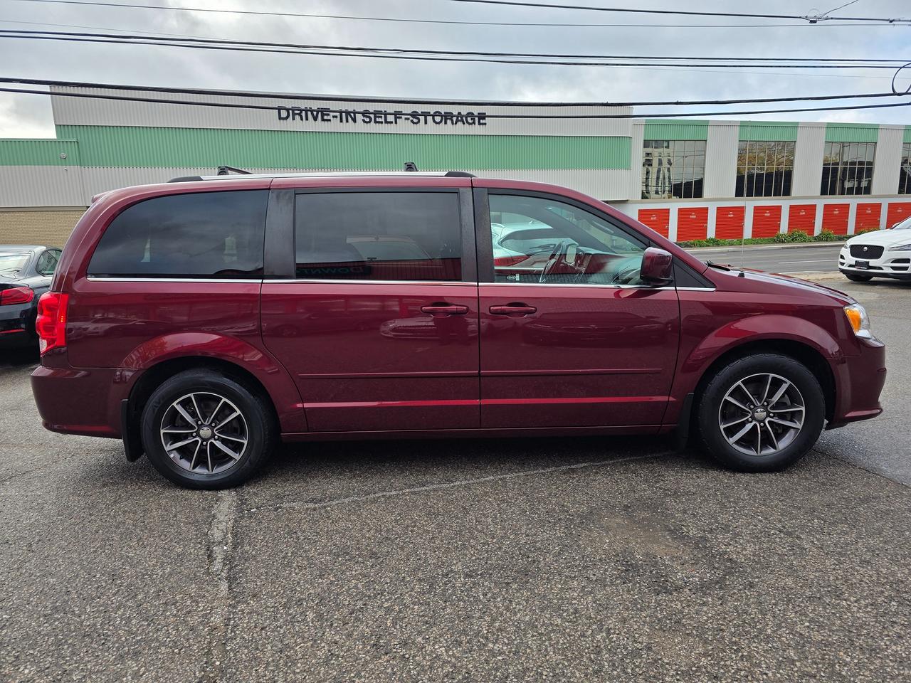 2017 Dodge Grand Caravan SXT Premium Plus Photo