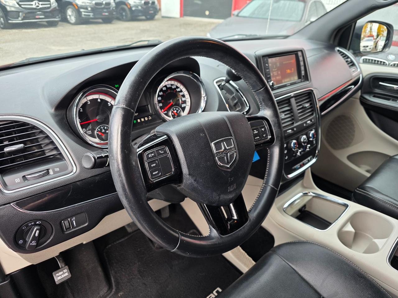 2017 Dodge Grand Caravan SXT Premium Plus Photo