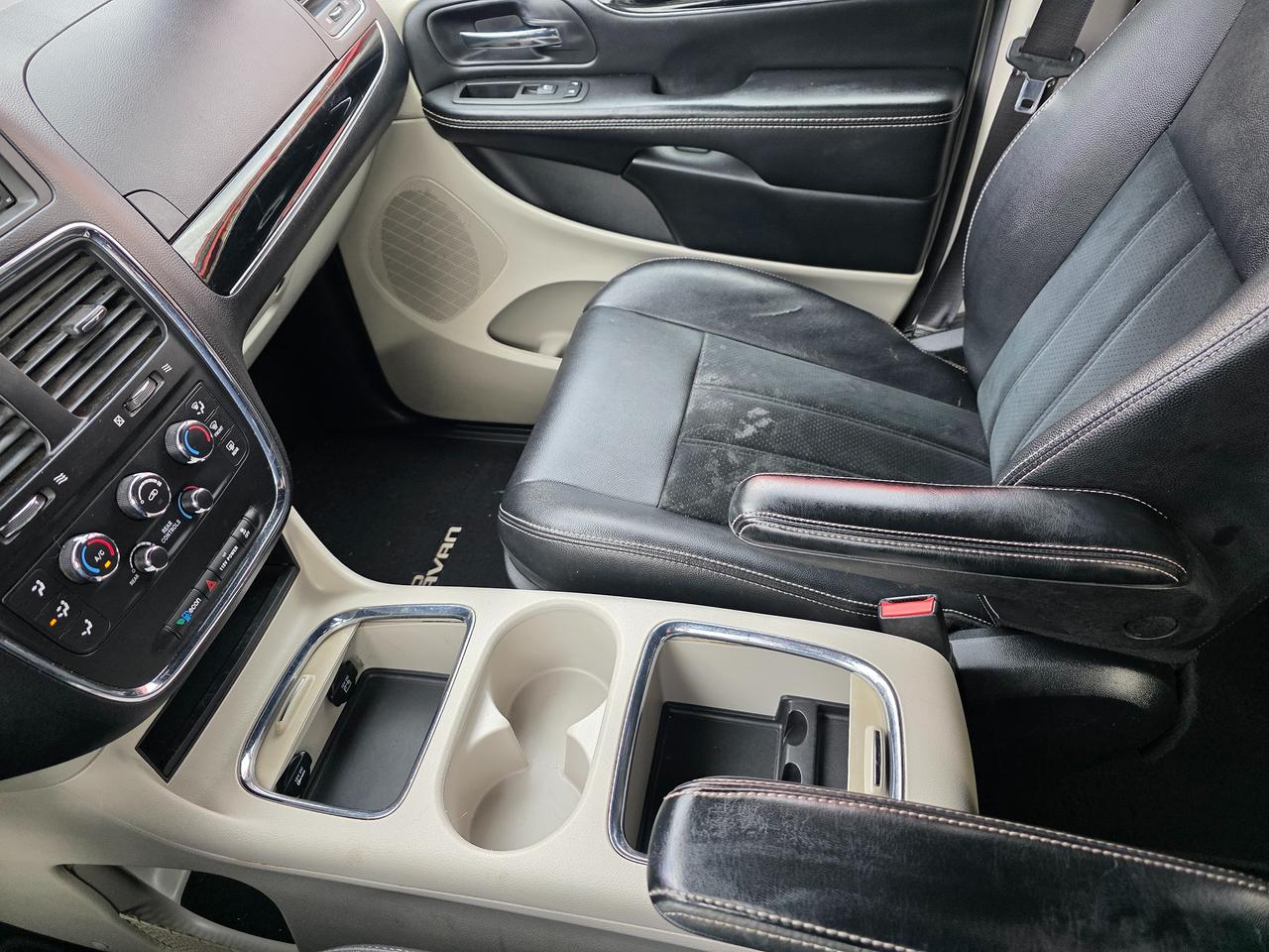 2017 Dodge Grand Caravan SXT Premium Plus Photo