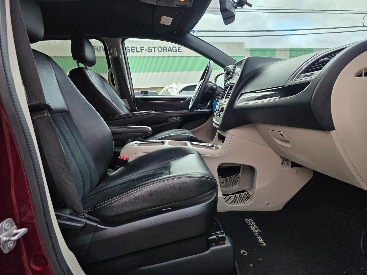 2017 Dodge Grand Caravan SXT Premium Plus Photo