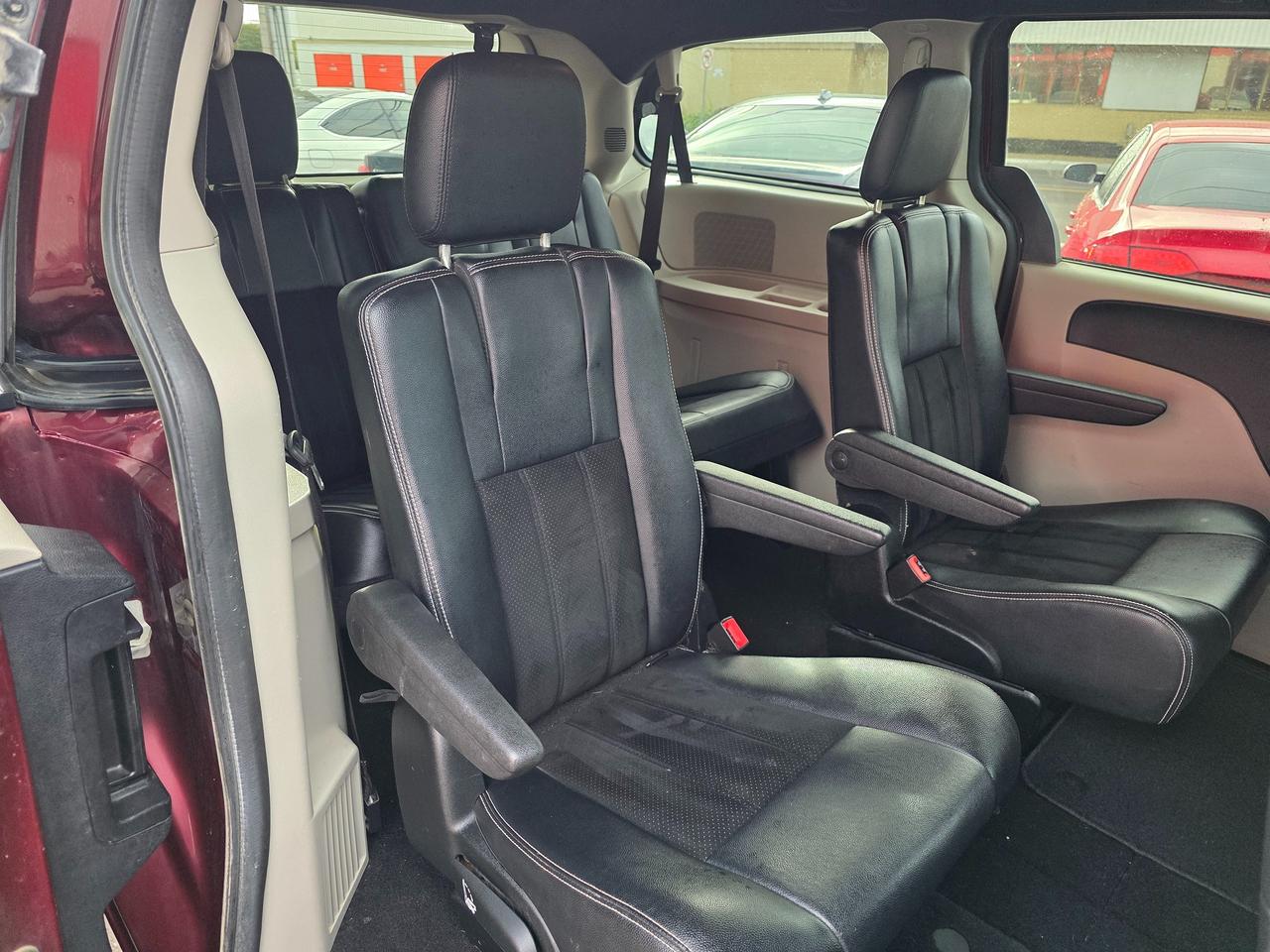 2017 Dodge Grand Caravan SXT Premium Plus Photo