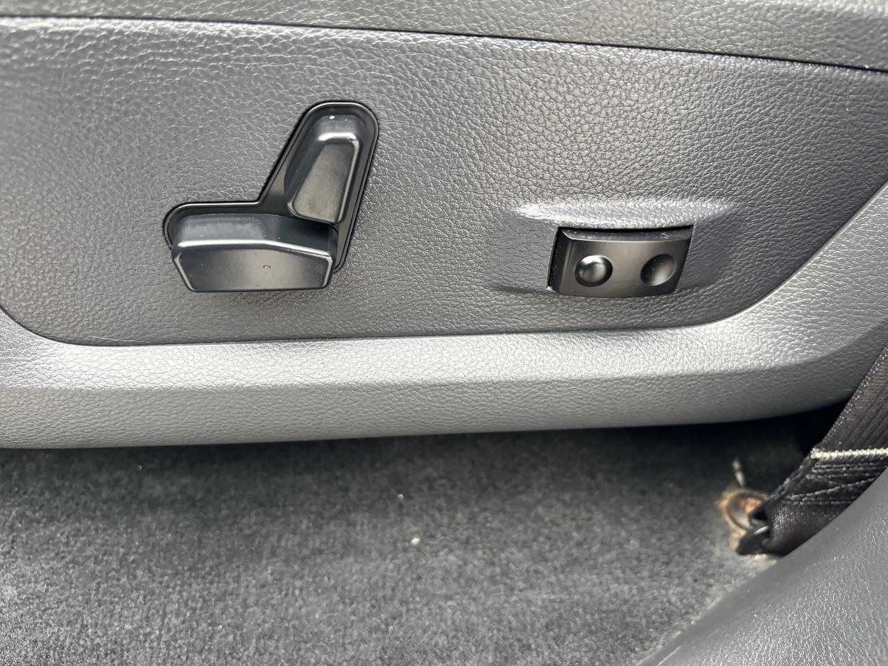 2011 RAM 1500 Sport ** BACK CAM, TOW PKG ** Photo