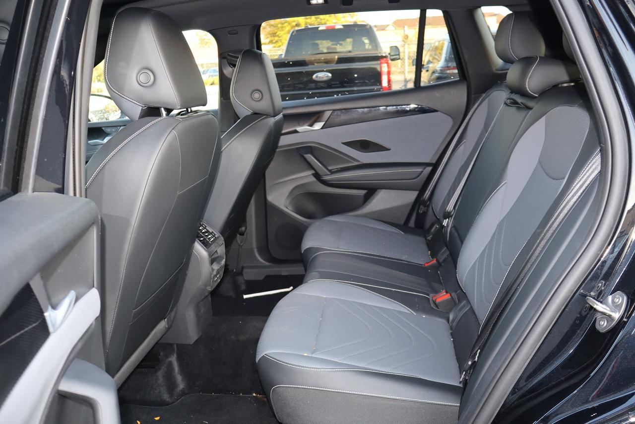 2026 Volkswagen Tiguan Comfortline R-Line Black Edition 4MOTION Photo
