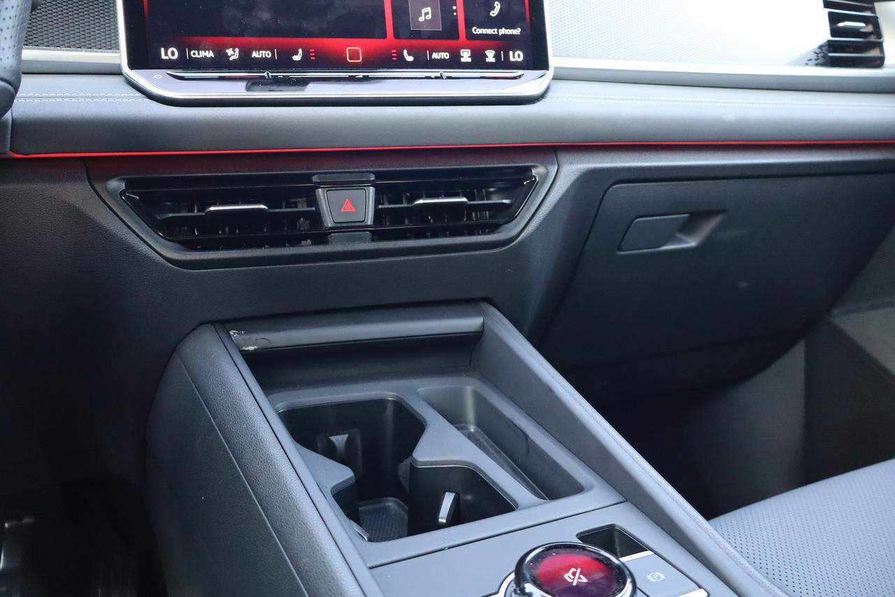 2026 Volkswagen Tiguan Comfortline R-Line Black Edition 4MOTION Photo