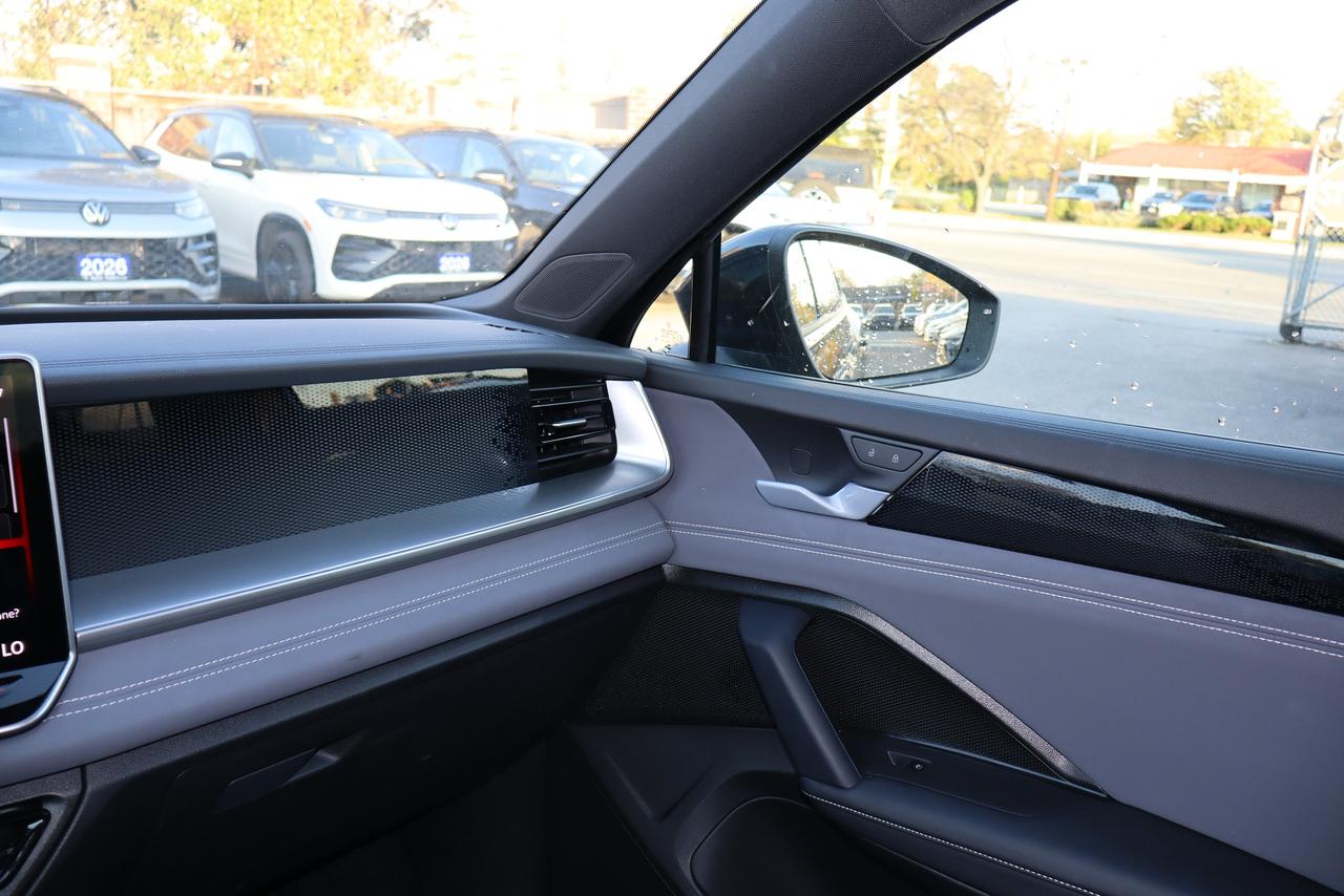 2026 Volkswagen Tiguan Comfortline R-Line Black Edition 4MOTION Photo