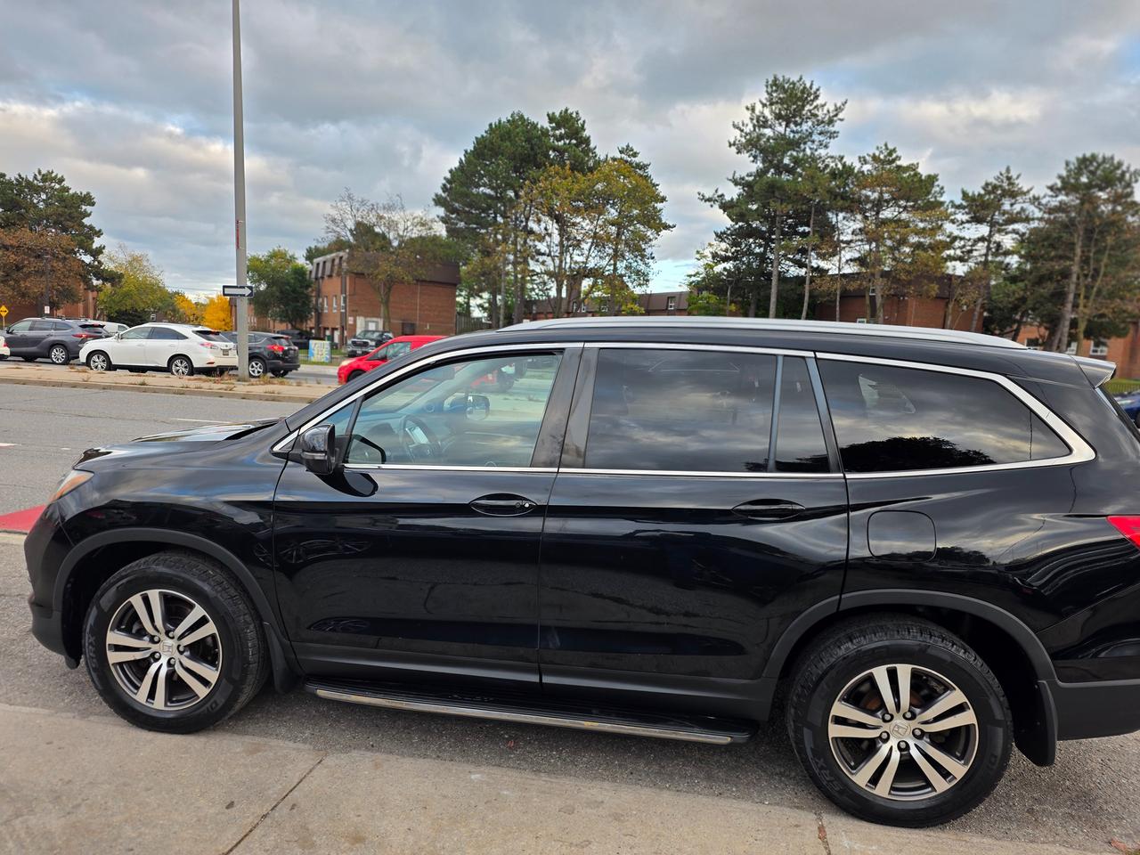 2017 Honda Pilot EX-L Photo3