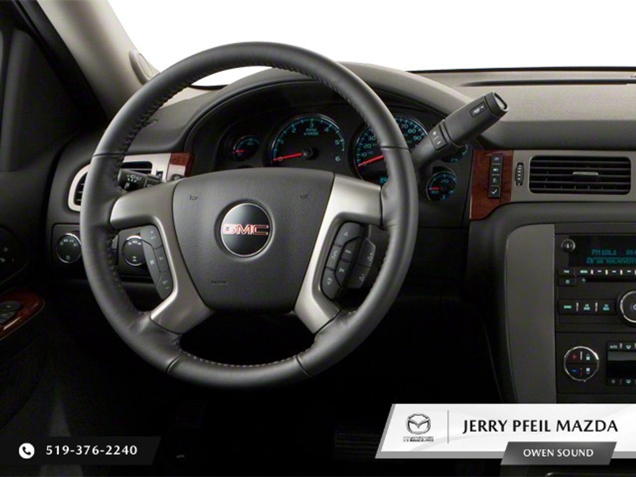 2013 GMC Yukon XL 4WD 4DR 1500 SLE Photo