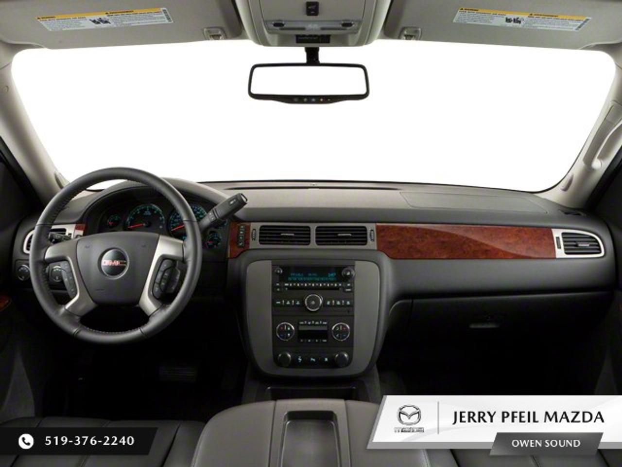 2013 GMC Yukon XL 4WD 4DR 1500 SLE Photo