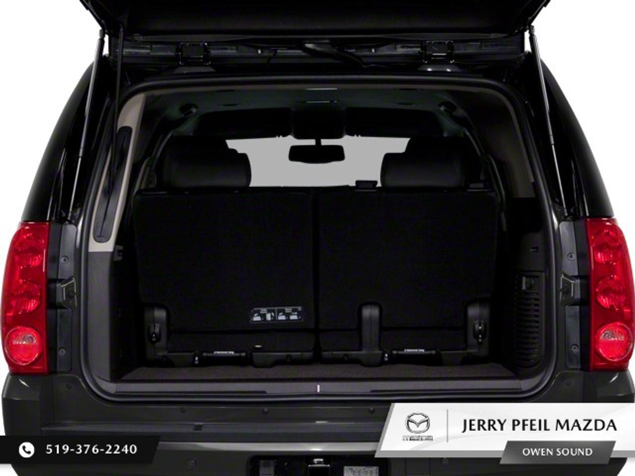2013 GMC Yukon XL 4WD 4DR 1500 SLE Photo