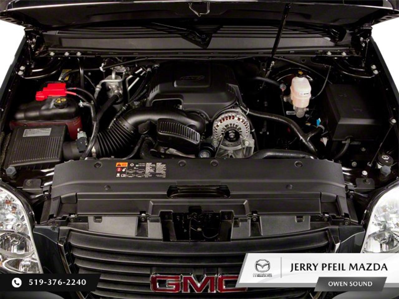 2013 GMC Yukon XL 4WD 4DR 1500 SLE Photo