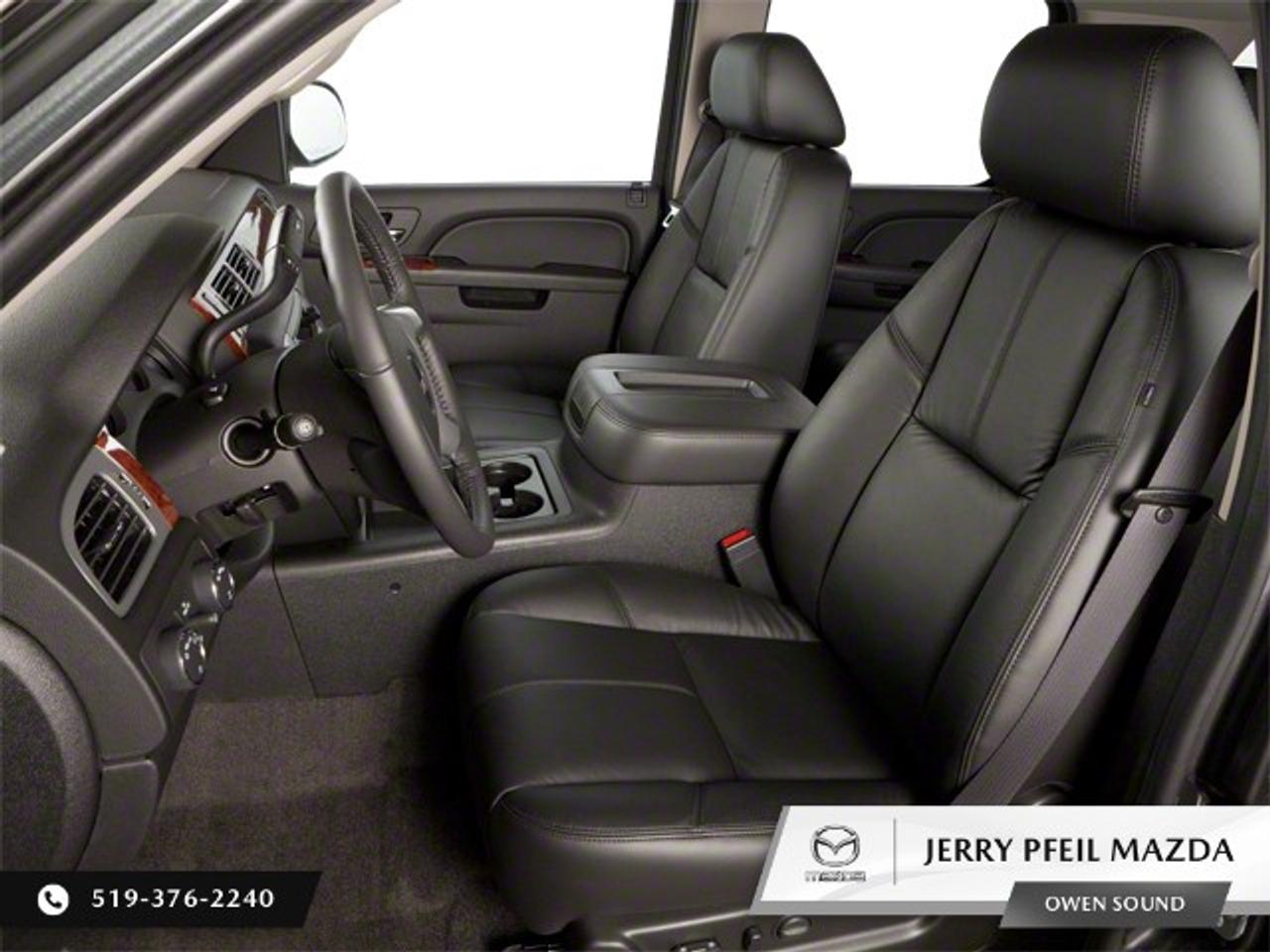 2013 GMC Yukon XL 4WD 4DR 1500 SLE Photo