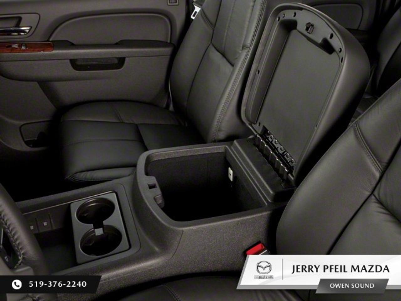2013 GMC Yukon XL 4WD 4DR 1500 SLE Photo