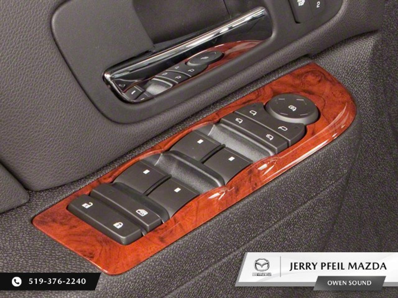 2013 GMC Yukon XL 4WD 4DR 1500 SLE Photo