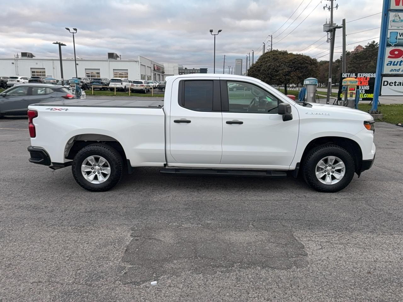 2023 Chevrolet Silverado 1500 4WD Double Cab 2.7L 4cyl Gas 6'7"Box Photo4