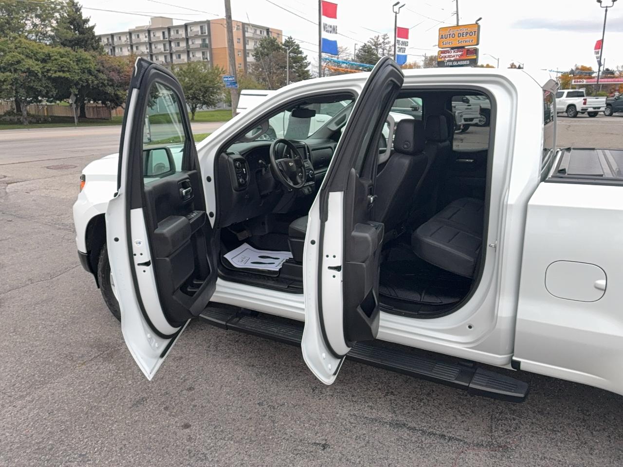 2023 Chevrolet Silverado 1500 4WD Double Cab 2.7L 4cyl Gas 6'7"Box Photo