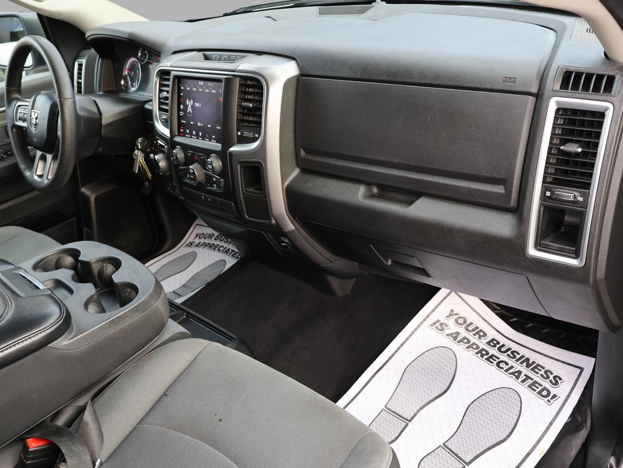2021 RAM 1500 Classic HEMI SLT CREW CAB 4X4 *1 OWNER* BLUETOOTH CAMERA CRUISE ALLOYS Photo
