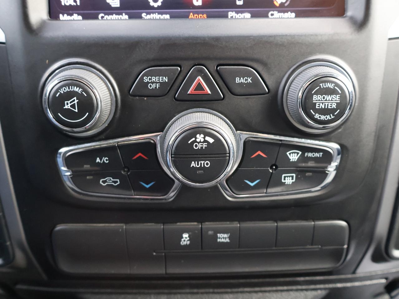 2021 RAM 1500 Classic HEMI SLT CREW CAB 4X4 *1 OWNER* BLUETOOTH CAMERA CRUISE ALLOYS Photo