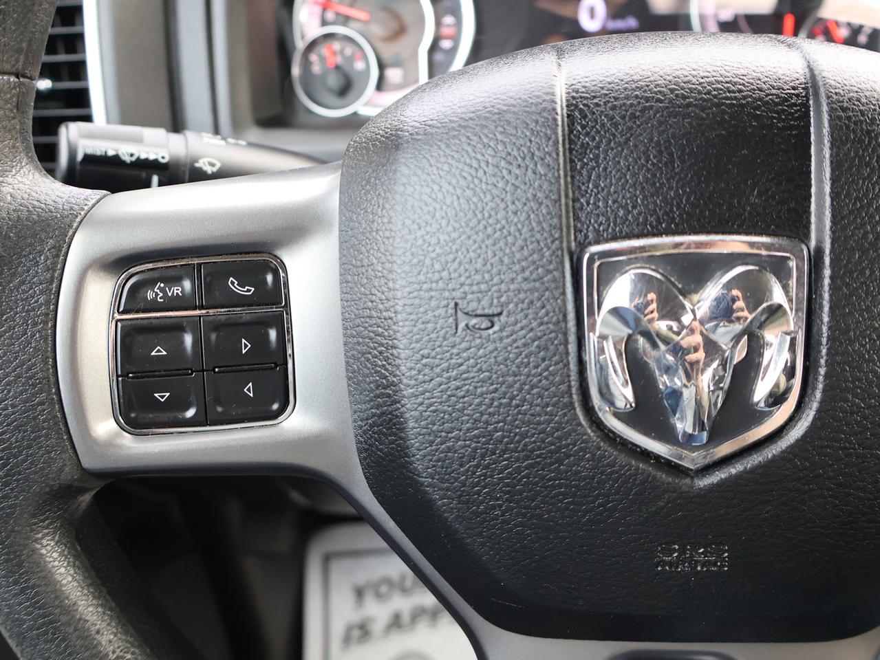 2021 RAM 1500 Classic HEMI SLT CREW CAB 4X4 *1 OWNER* BLUETOOTH CAMERA CRUISE ALLOYS Photo