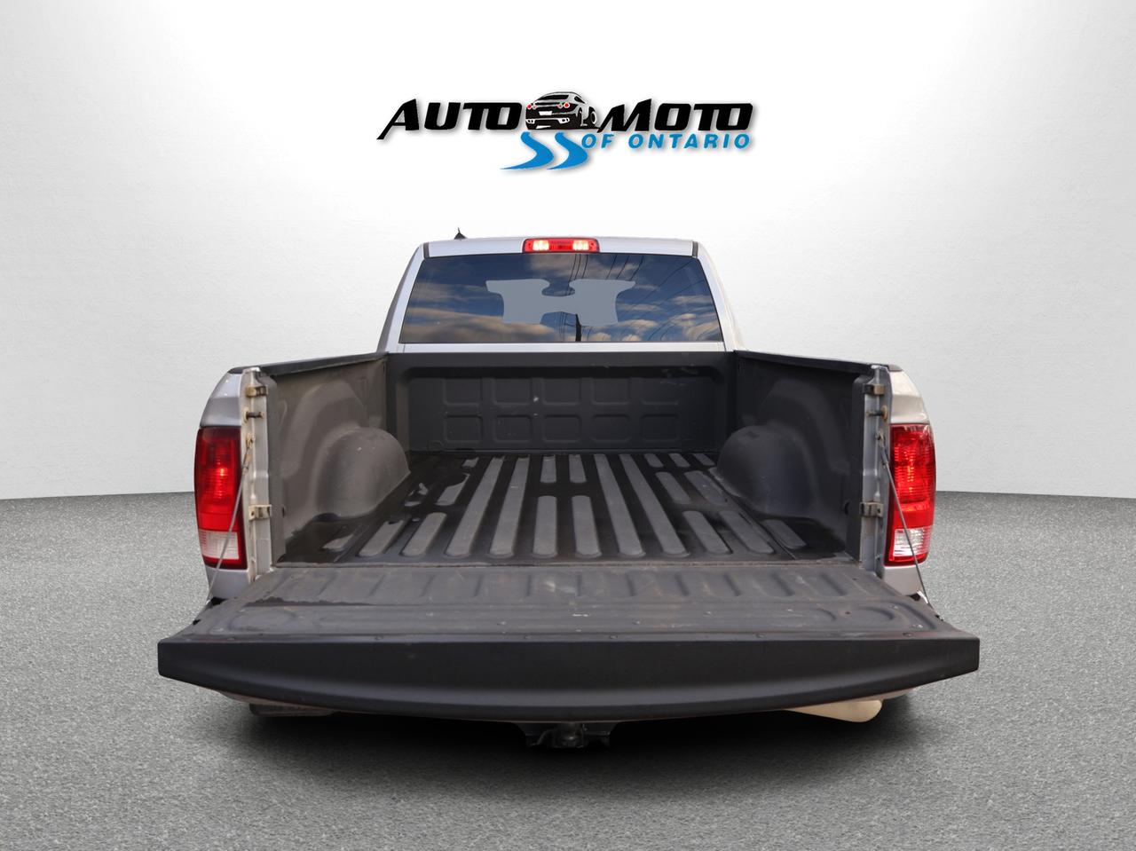 2021 RAM 1500 Classic HEMI SLT CREW CAB 4X4 *1 OWNER* BLUETOOTH CAMERA CRUISE ALLOYS Photo