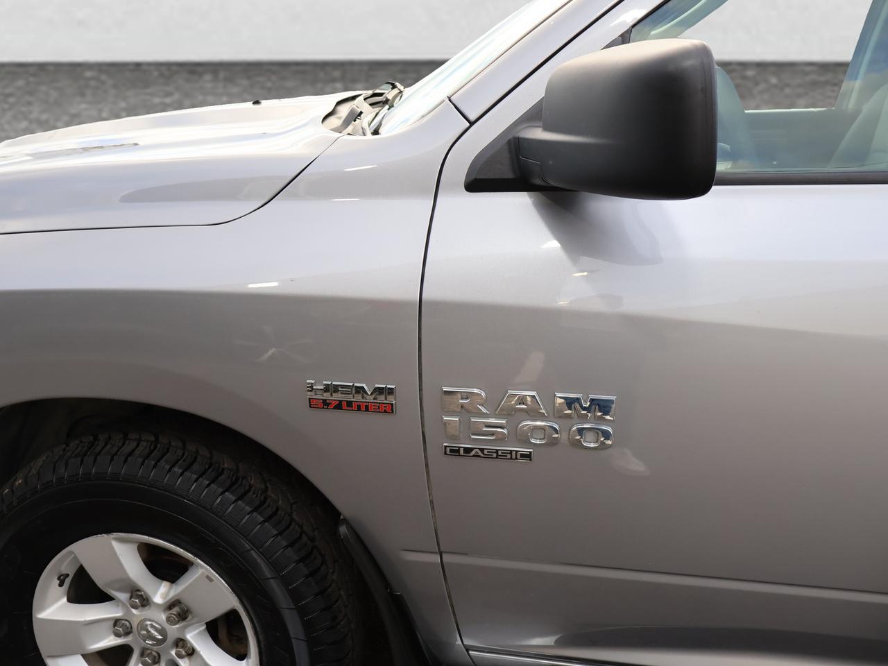 2021 RAM 1500 Classic HEMI SLT CREW CAB 4X4 *1 OWNER* BLUETOOTH CAMERA CRUISE ALLOYS Photo