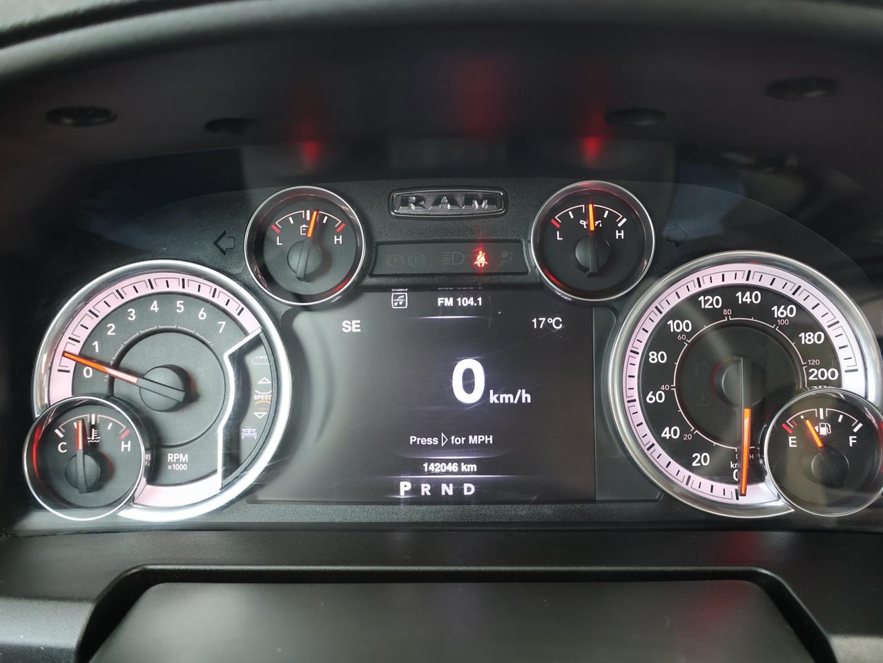 2021 RAM 1500 Classic HEMI SLT CREW CAB 4X4 *1 OWNER* BLUETOOTH CAMERA CRUISE ALLOYS Photo