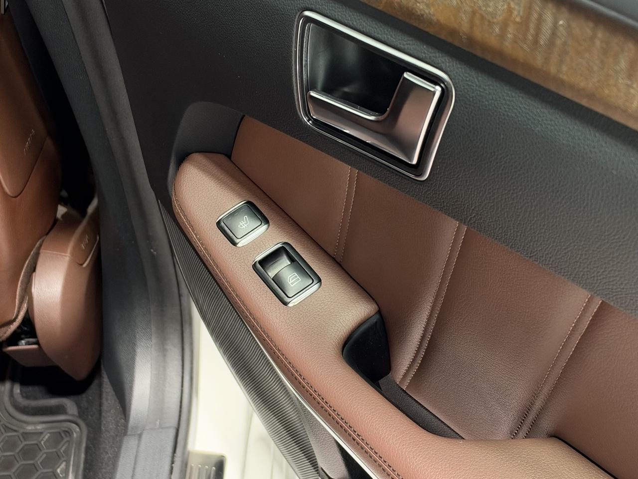 2016 Mercedes-Benz E-Class E 400 AMG Pkg, Moonroof, Heated Seats Photo