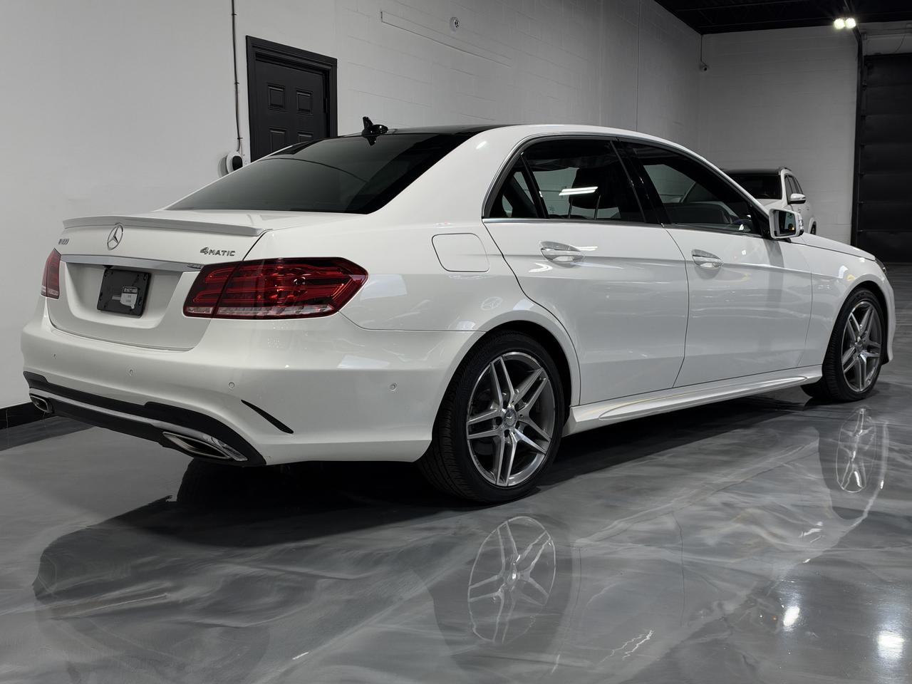 2016 Mercedes-Benz E-Class E 400 AMG Pkg, Moonroof, Heated Seats Photo