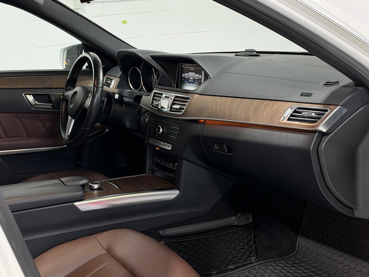 2016 Mercedes-Benz E-Class E 400 AMG Pkg, Moonroof, Heated Seats Photo