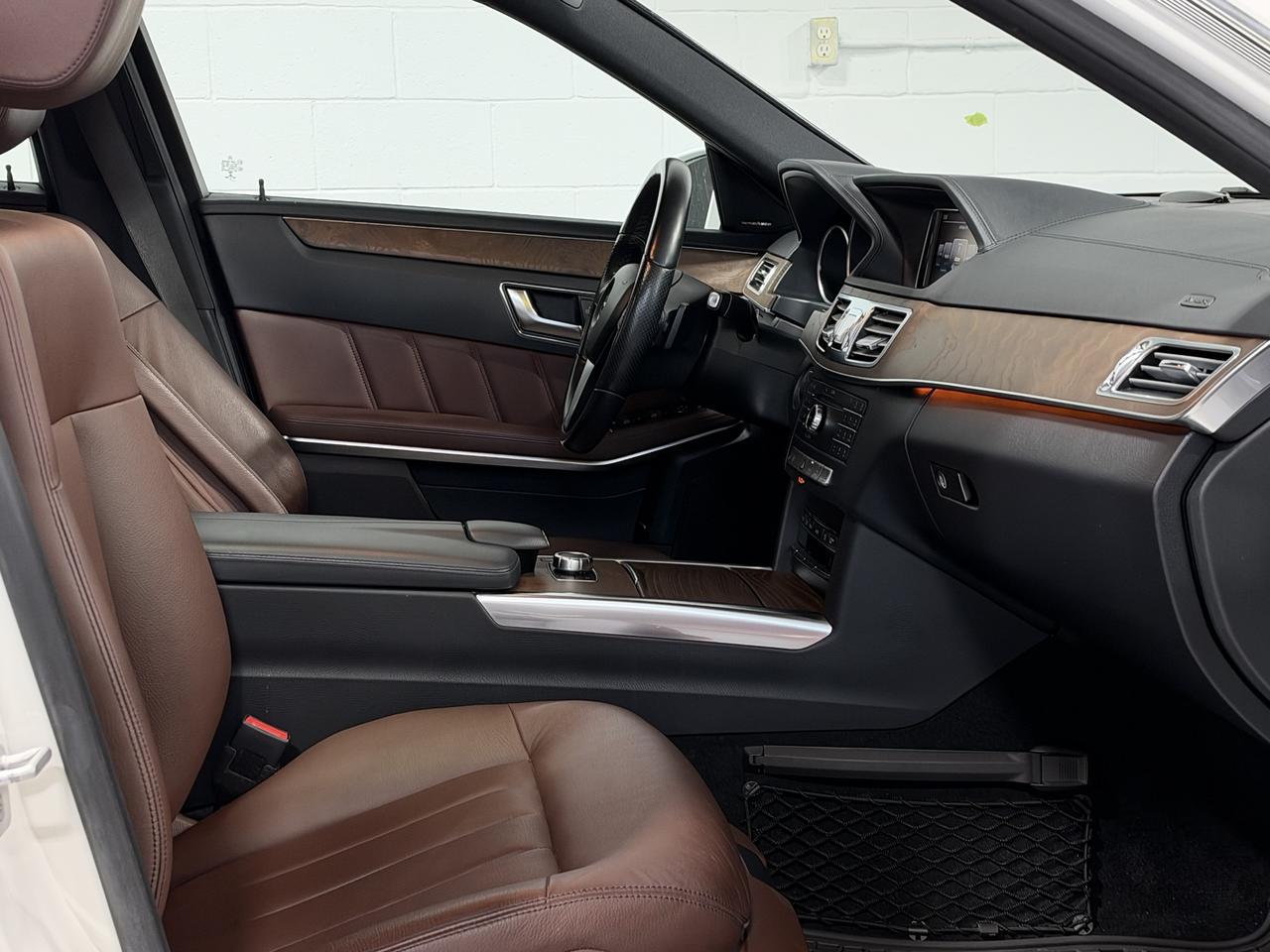 2016 Mercedes-Benz E-Class E 400 AMG Pkg, Moonroof, Heated Seats Photo