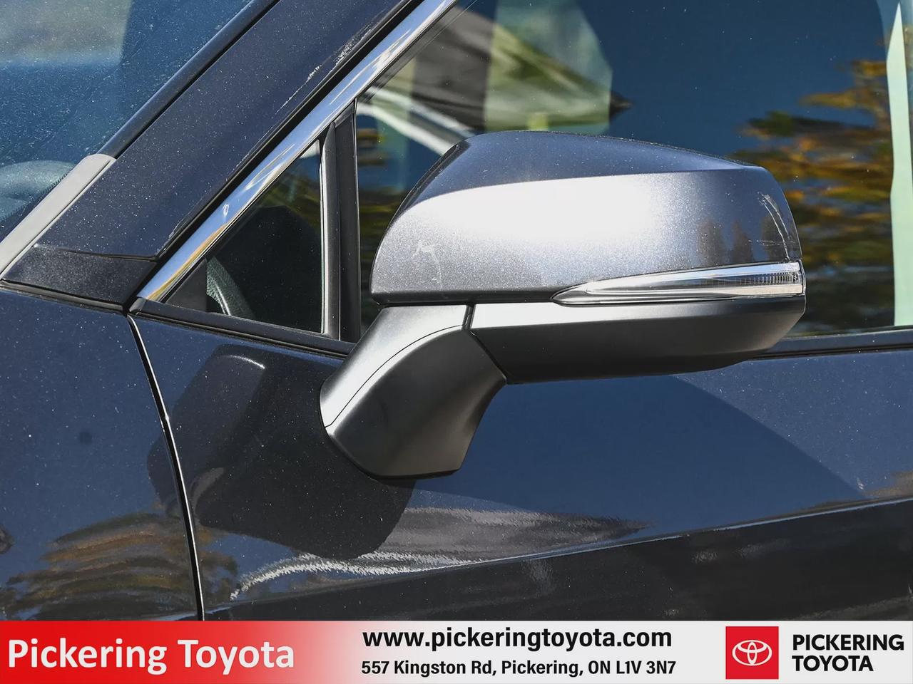 2022 Toyota RAV4 LE Photo2