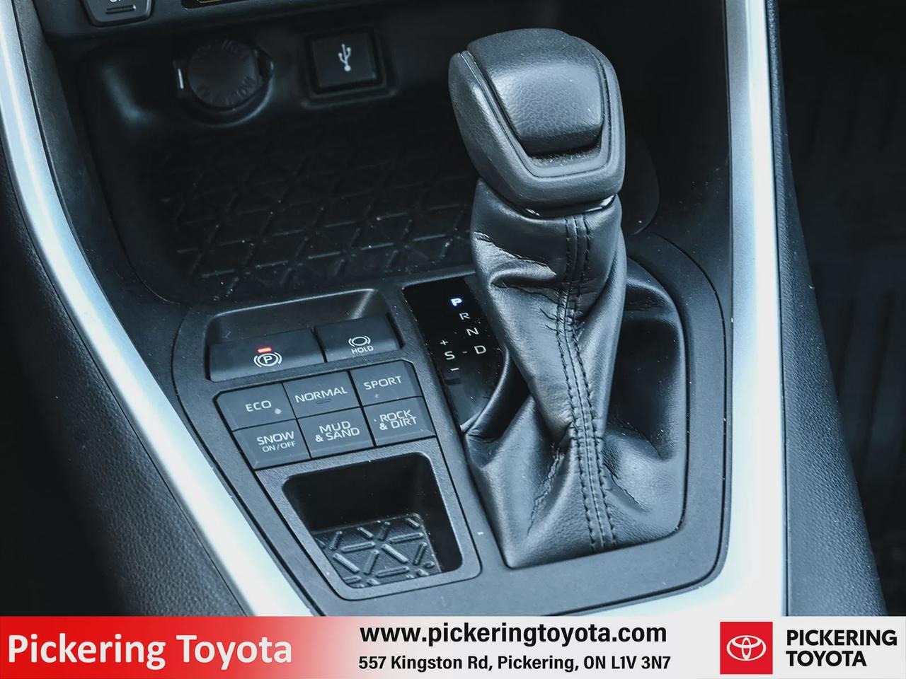 2022 Toyota RAV4 LE Photo