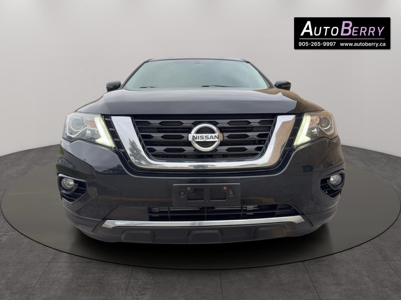 2017 Nissan Pathfinder 4WD 4dr SV Photo2