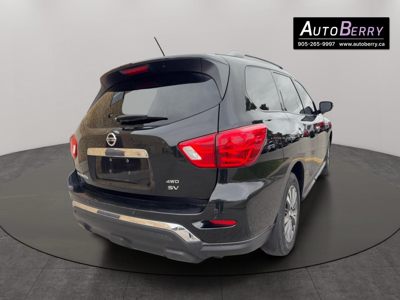 2017 Nissan Pathfinder 4WD 4dr SV Photo