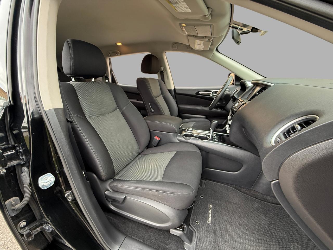 2017 Nissan Pathfinder 4WD 4dr SV Photo