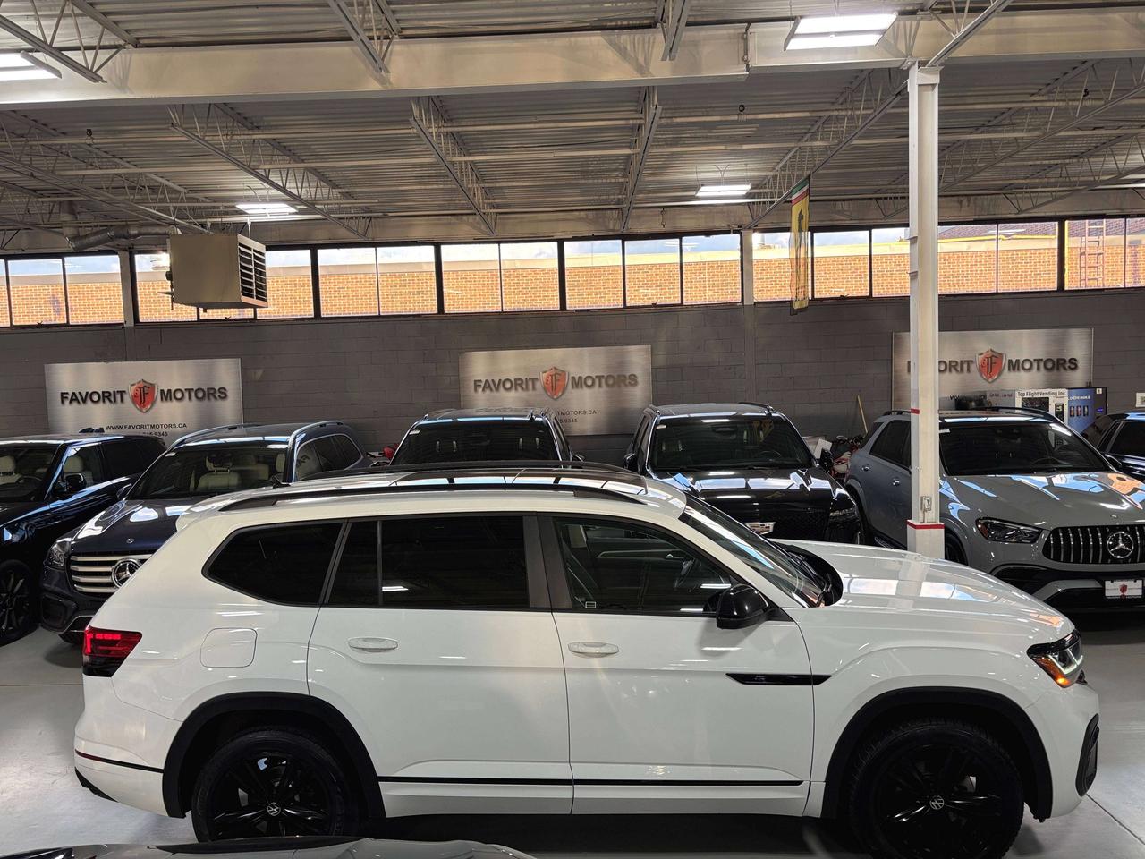2023 Volkswagen Atlas R-Line|4MOTION|NAV|FENDERAUDIO|7PASS|LEATHER|PANO| Photo3