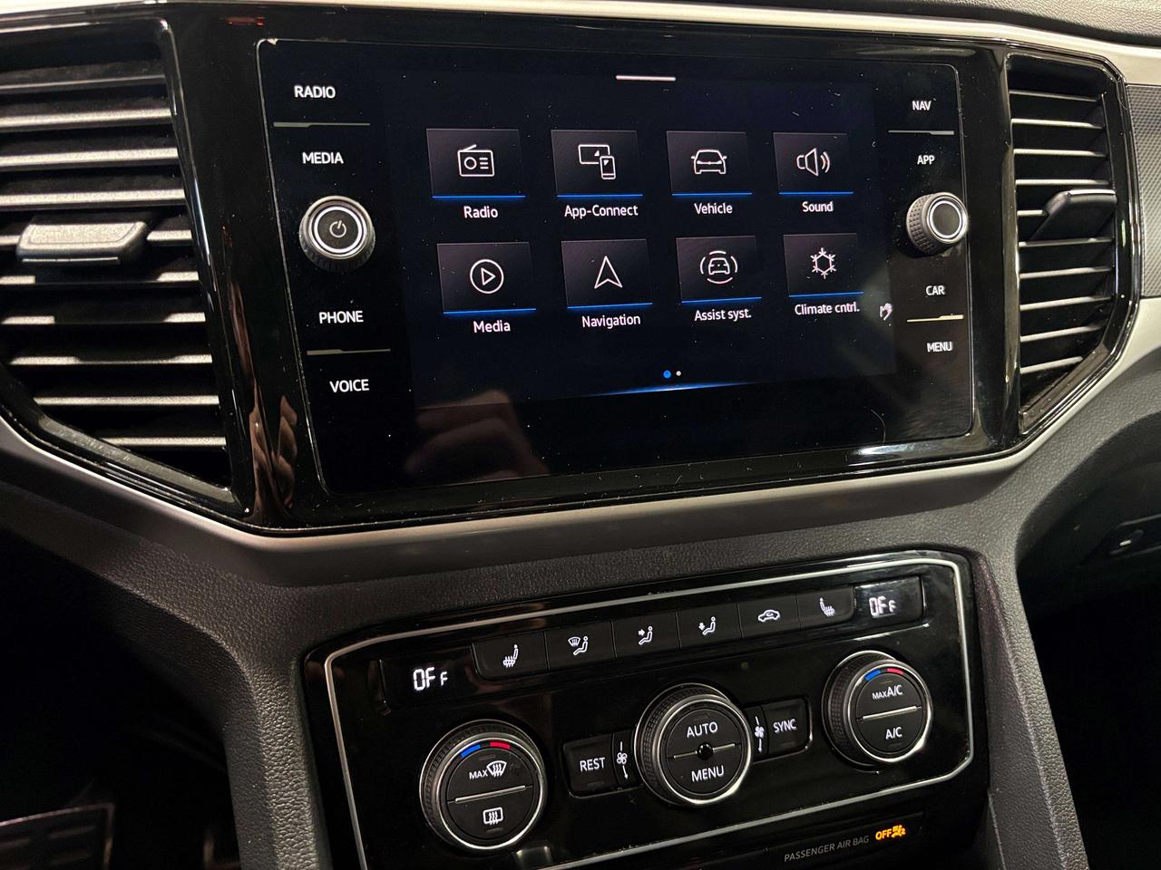 2023 Volkswagen Atlas R-Line|4MOTION|NAV|FENDERAUDIO|7PASS|LEATHER|PANO| Photo