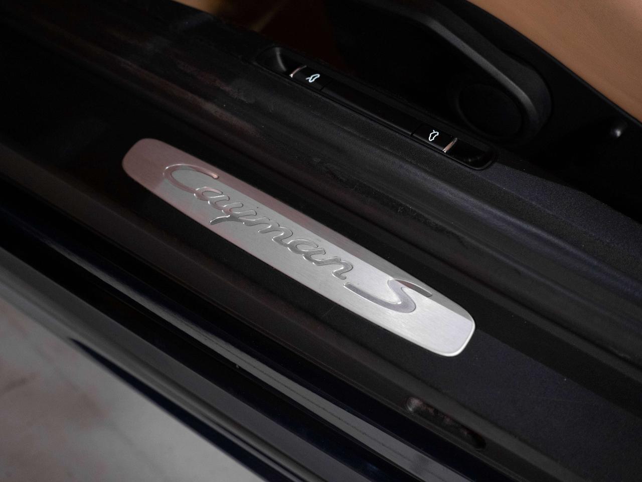 2017 Porsche 718 Cayman S | MANUAL Photo