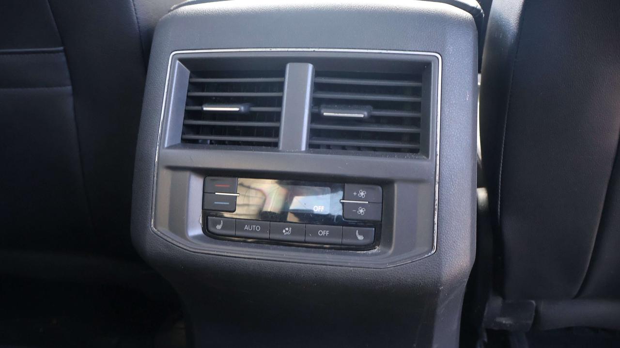 2018 Volkswagen Atlas Execline | Sunroof | Heated Seats Photo