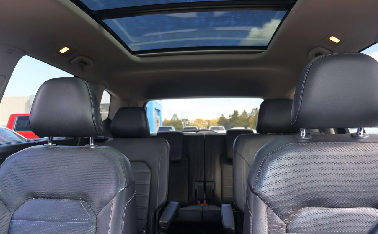 2018 Volkswagen Atlas Execline | Sunroof | Heated Seats Photo
