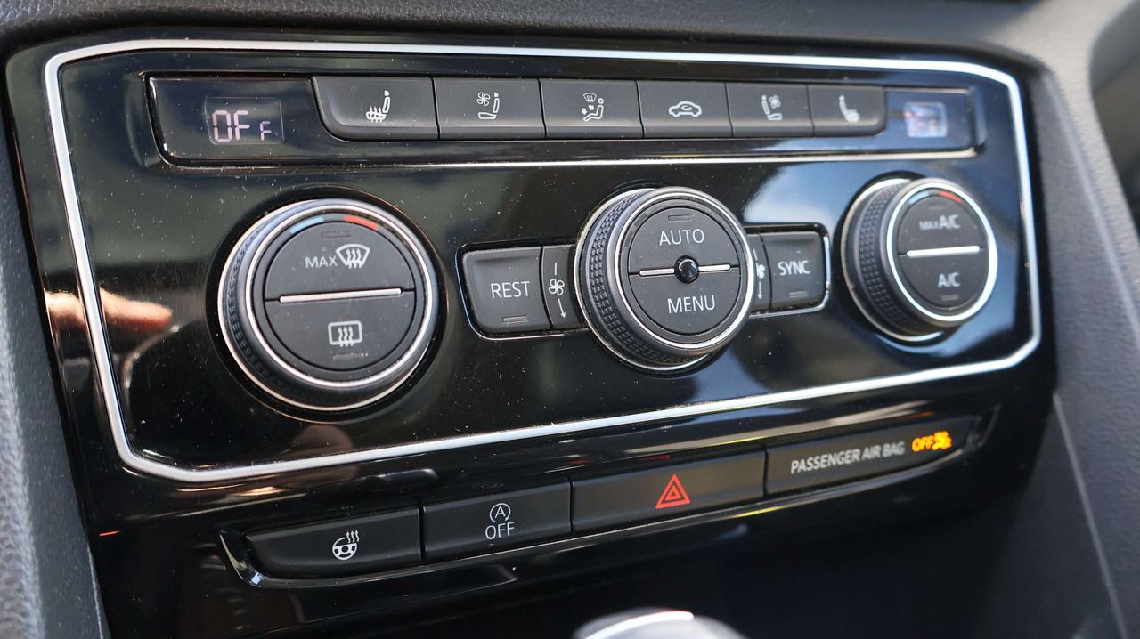 2018 Volkswagen Atlas Execline | Sunroof | Heated Seats Photo
