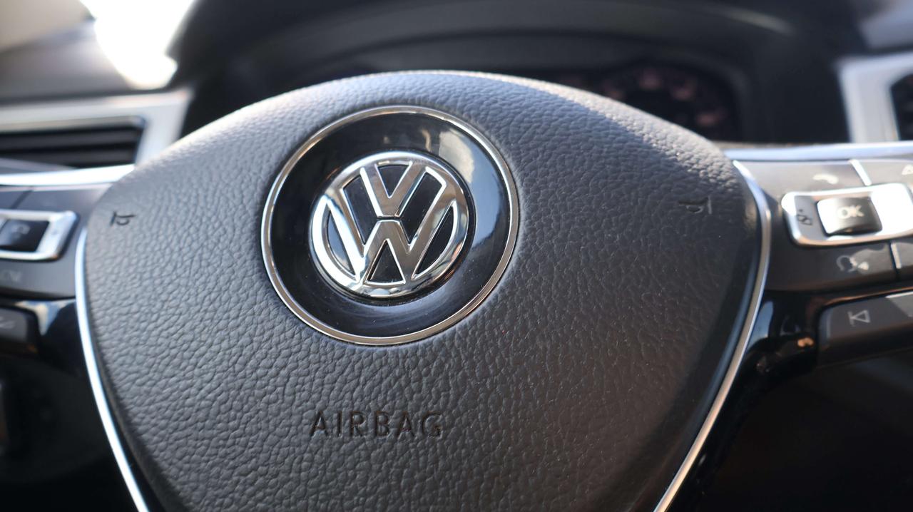 2018 Volkswagen Atlas Execline | Sunroof | Heated Seats Photo