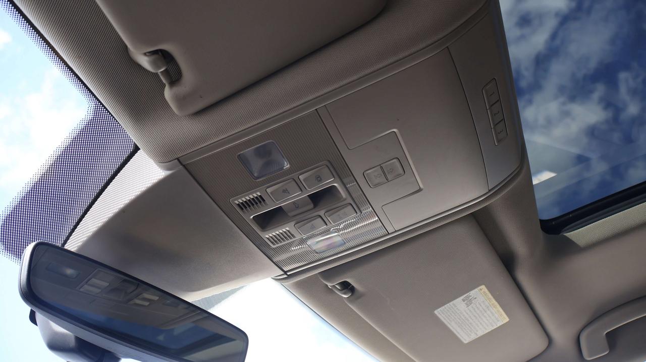 2018 Volkswagen Atlas Execline | Sunroof | Heated Seats Photo