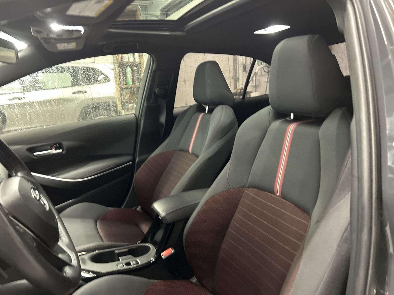 2024 Toyota Corolla SE | LOW KMS! | SUNROOF |HTD SEATS | CARPLAY | A/C Photo2
