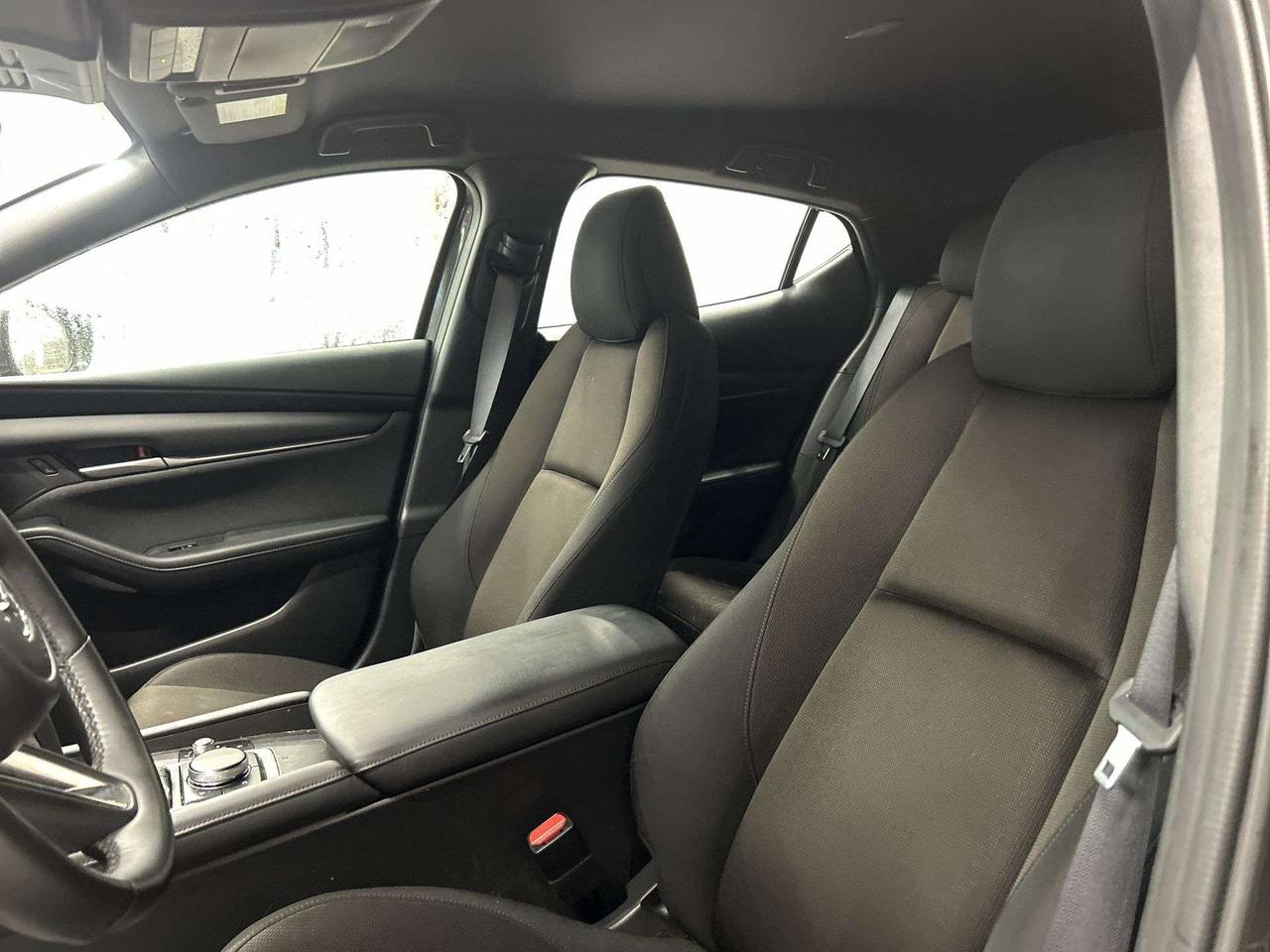 2025 Mazda MAZDA3 GS HATCH | LOW KMS! | HTD SEATS | CARPLAY | ALLOYS Photo