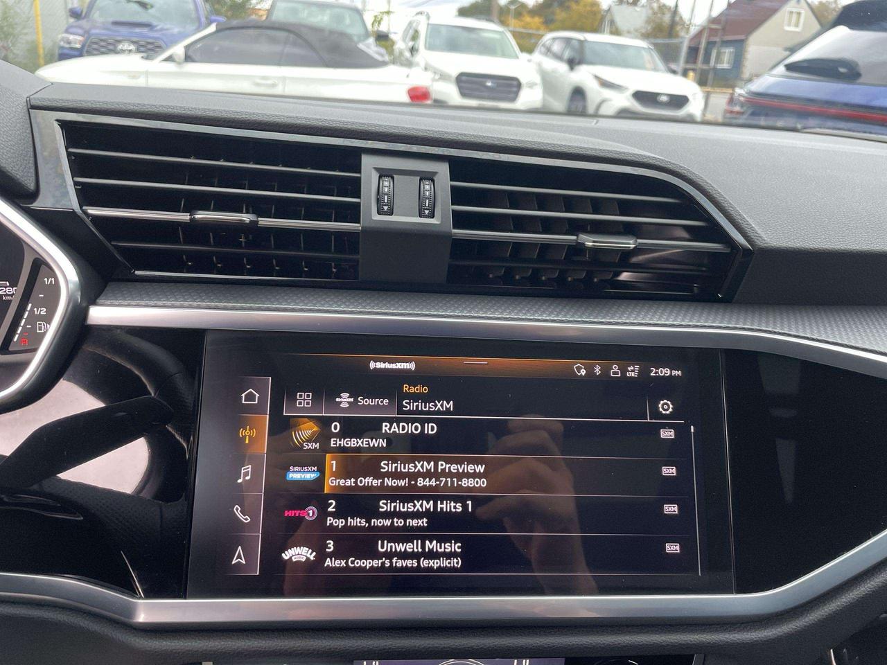 2025 Audi Q3 45 Technik Photo