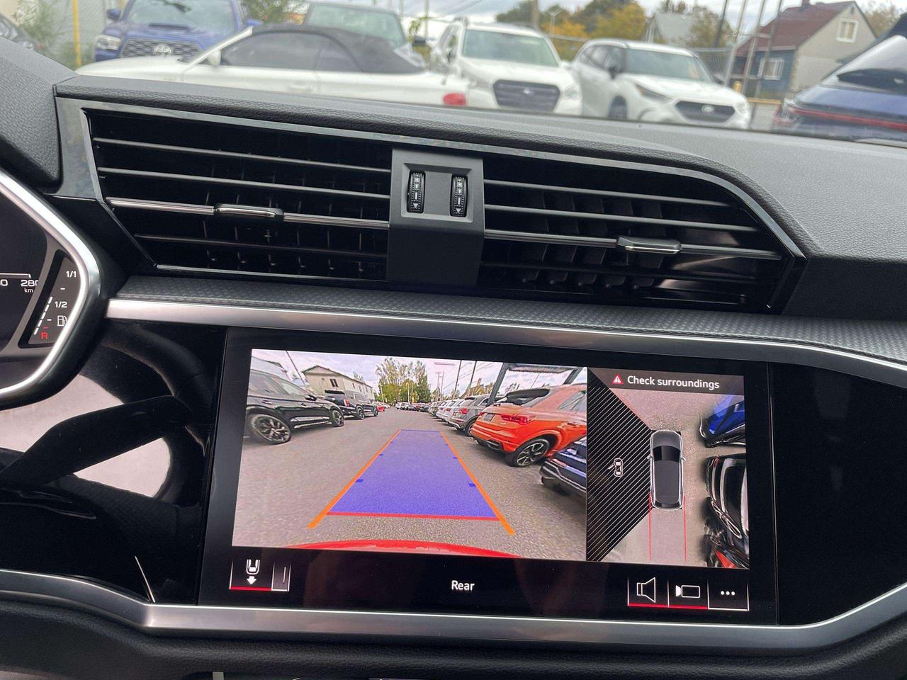 2025 Audi Q3 45 Technik Photo