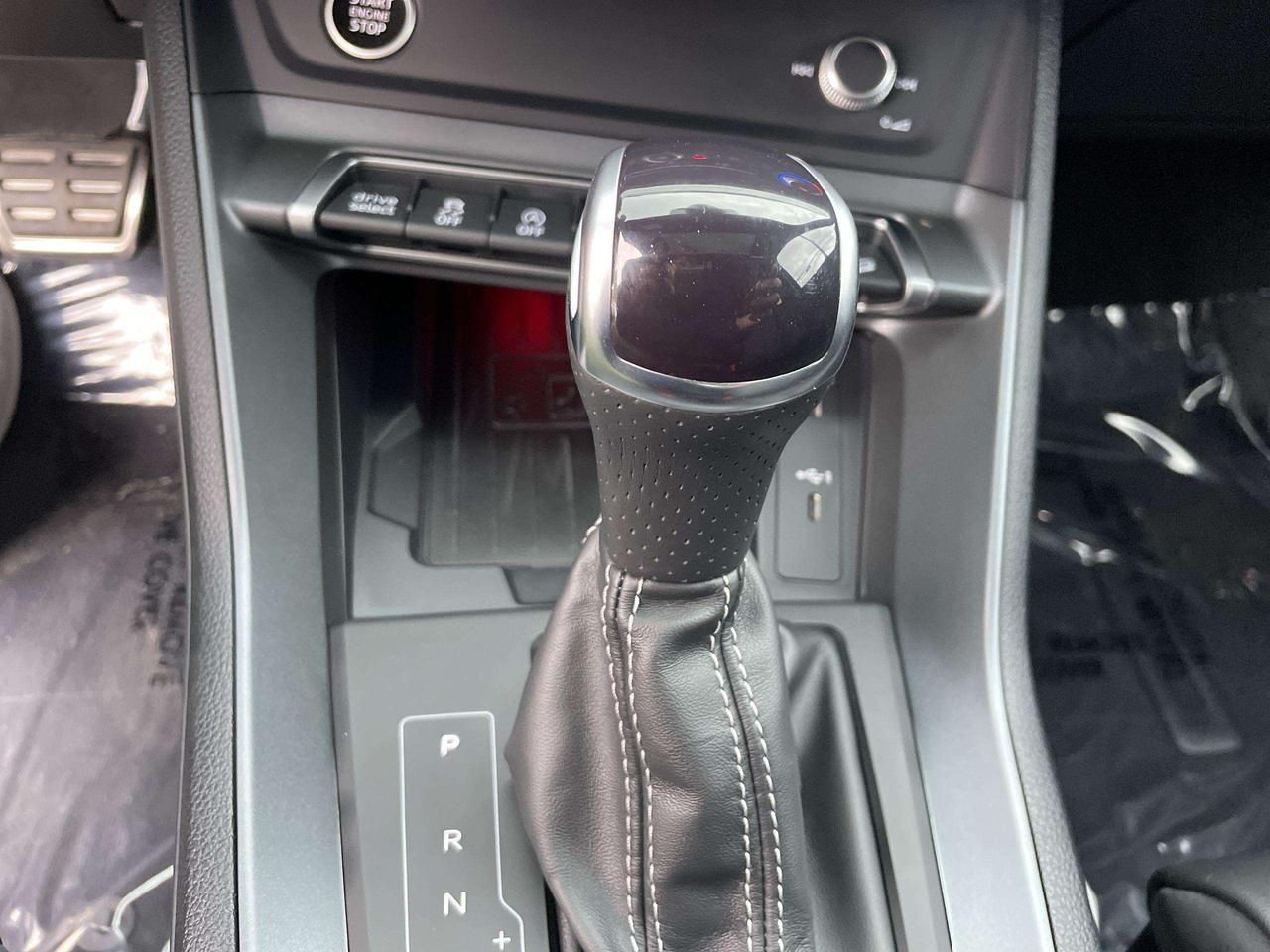 2025 Audi Q3 45 Technik Photo