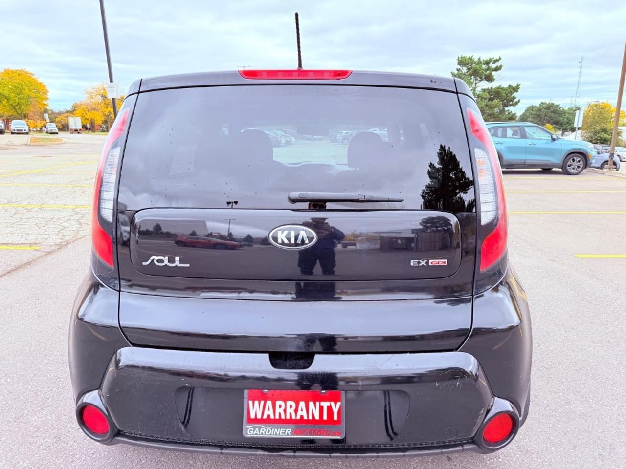 2015 Kia Soul + 4dr Wagon (2.0L 4cyl 6A) Photo